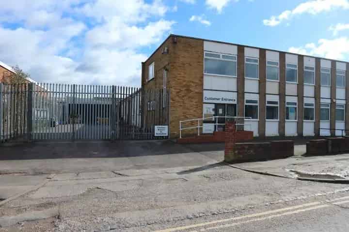 Warehouse Unit to Let South Reading - 3250 sq ft Secure Yard
