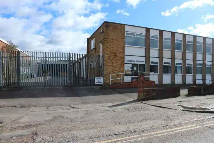 Industrial For Rent in Reading, England