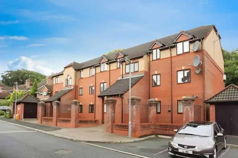 2 Bedroom Flat for Sale Wilmslow Cheshire SK9