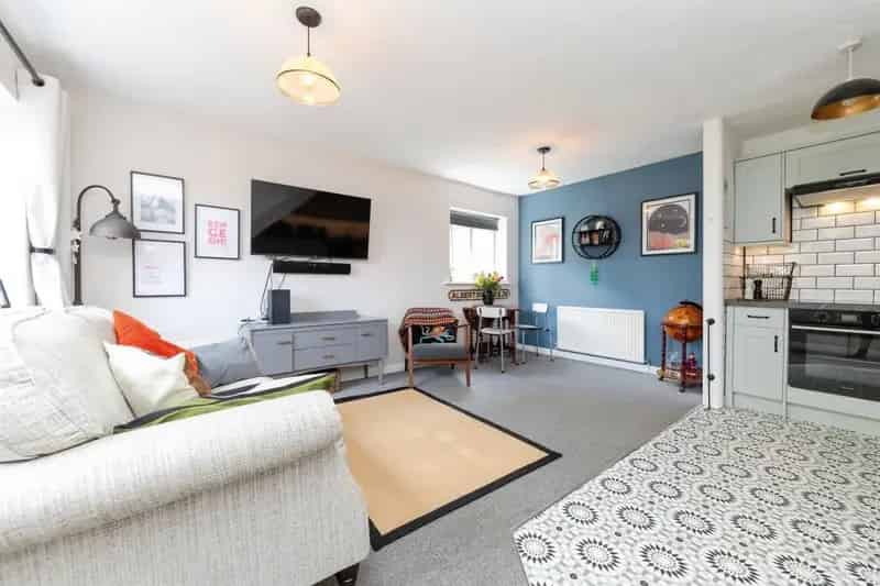Spacious 1 Double Bedroom Maisonette in Bengeo