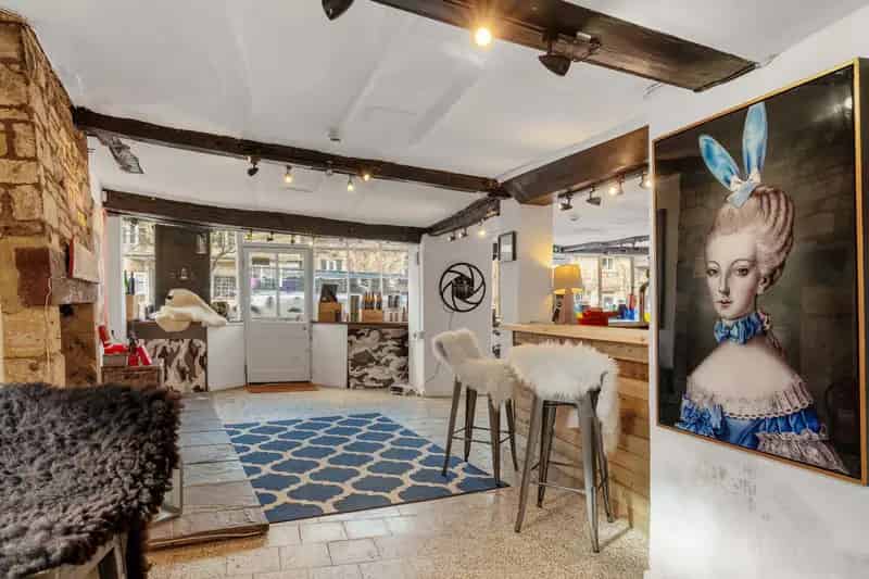 Burford Oxfordshire Retail Residential Property 2 Bedrooms Grade II Listed