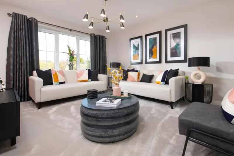 4 Bedroom Detached House For Sale Move in June