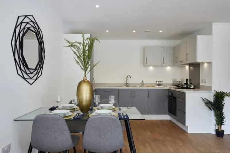 1 Bedroom Flat Bath Riverside Pet Friendly Gym Lounge Workspaces