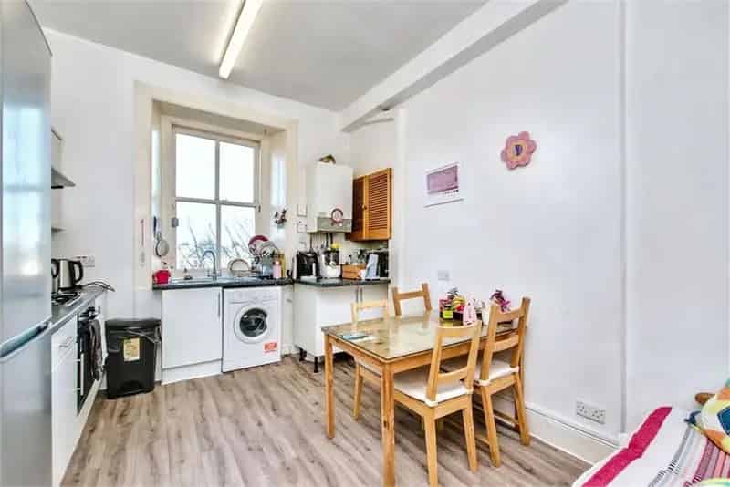 2 Bed Flat Third Floor City Centre