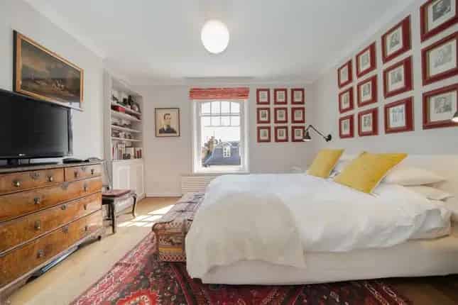3-Bedroom Flat for Sale in Elm Park Gardens London SW10
