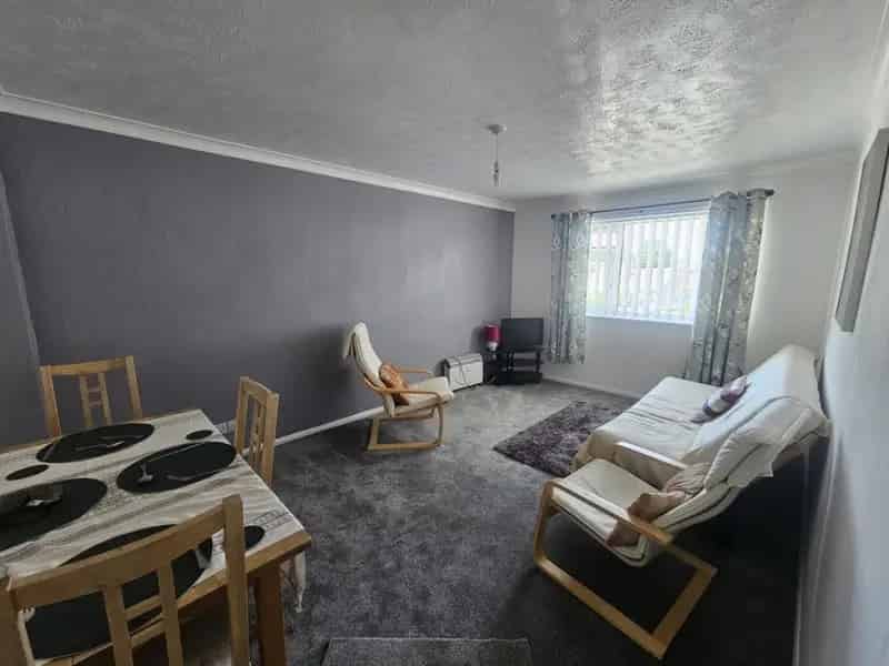 2 bedroom Flat
 To Rent