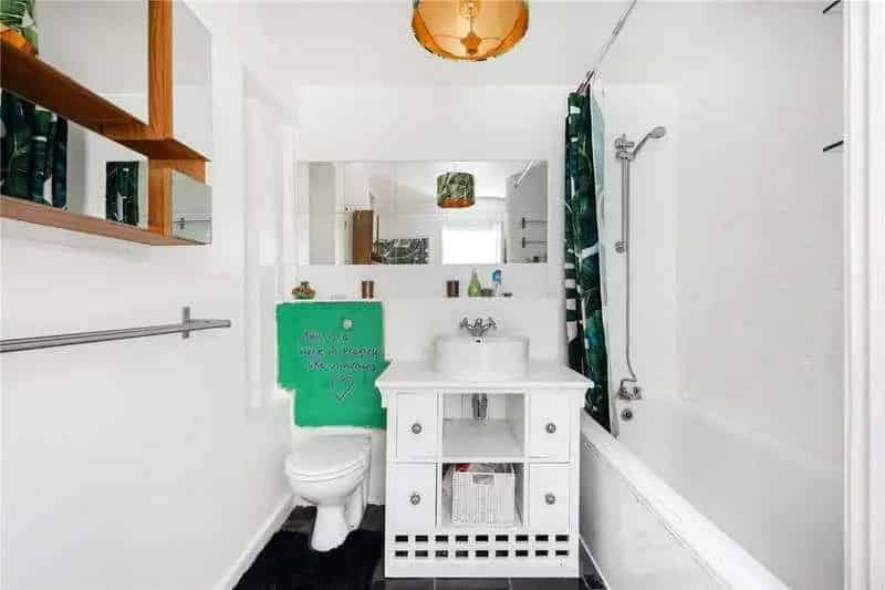 2 Bed Flat for Sale - Cash Buyers Only