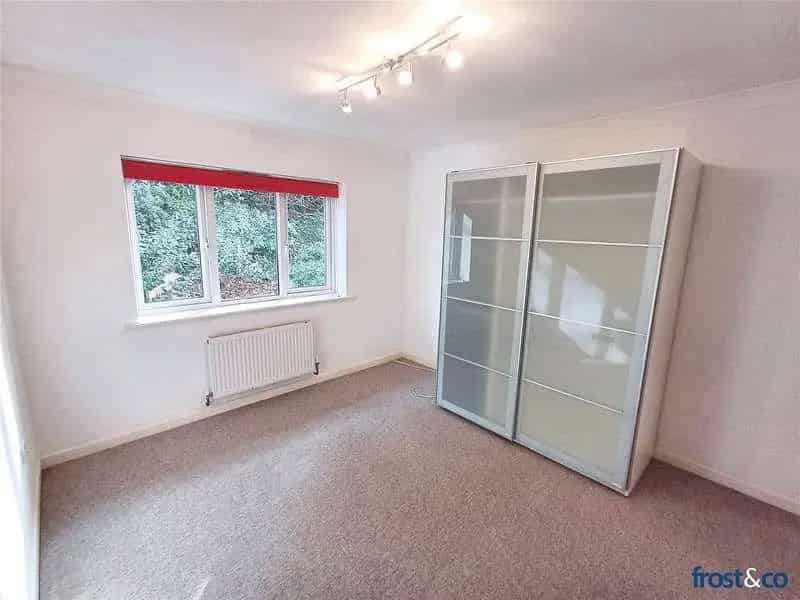 2 Bed 2 Bath Apartment Ashley Cross Village Near Shops and Station