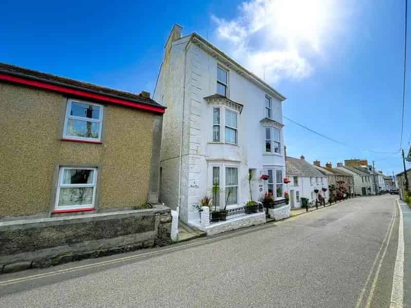 4 Bedroom Townhouse in Marazion with Stunning Views