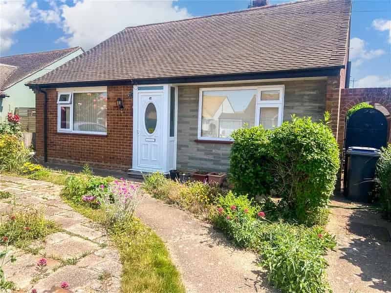 2 Bedroom Chalet for Sale Near Schools and Amenities