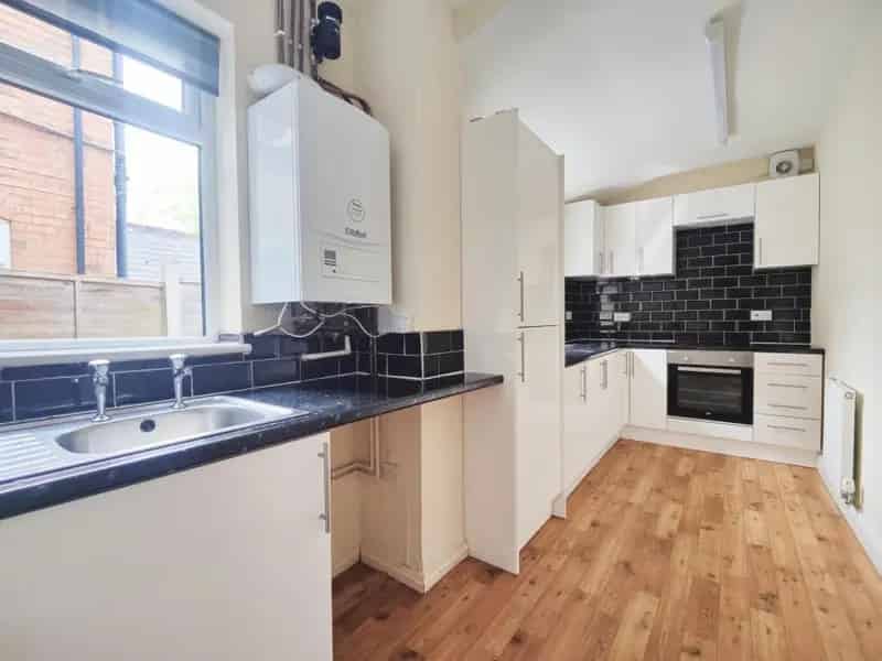2 Bedroom Duplex Family Home Modern Kitchen Fitted Fridge Freezer