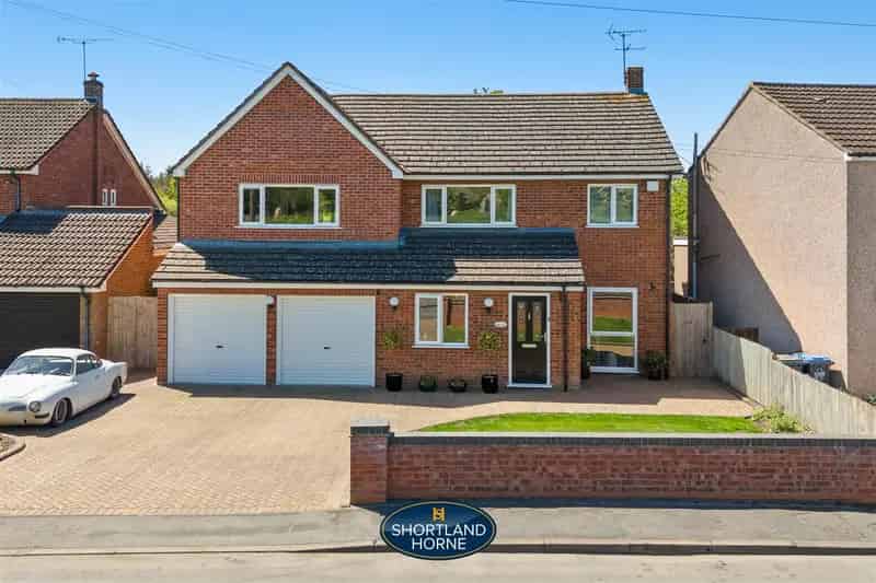 5 Bedroom Detached House For Rent