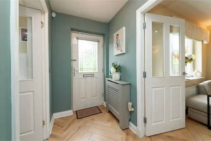 4 Bed Detached House with 2 Reception Rooms and Landscaped Gardens