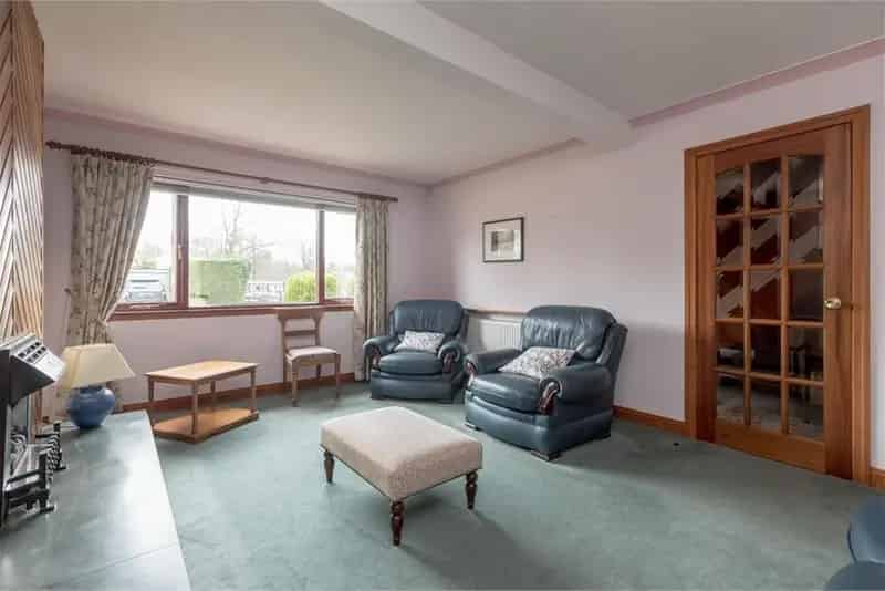 3 Bed Detached House 2 Reception Rooms Family Home