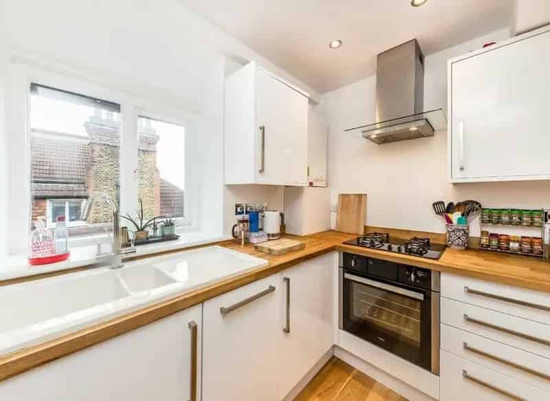 Tooting Bec Gardens Studio Flat Near Streatham Station