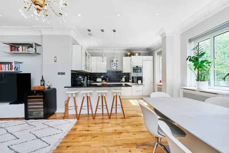 Two Bedroom Flat High Ceilings Stunning Views Period Conversion