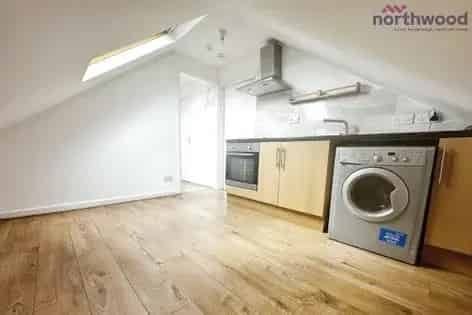 1 Bed Flat Southampton 14m² Top Floor Modern Shower EPC E Council Tax A