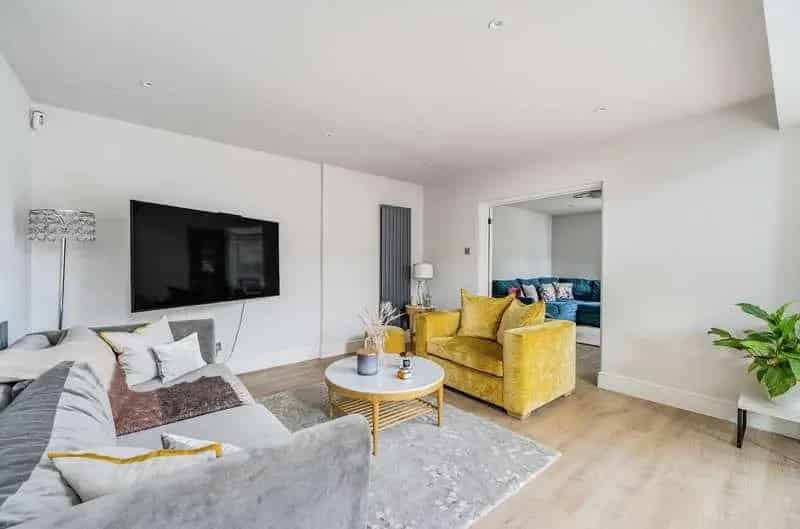 4 Bed Detached Chalet Bungalow For Sale