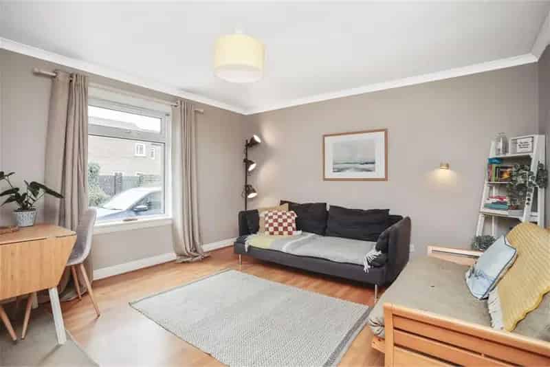 2 Bed Ground Floor Flat Near Beach Allocated Parking