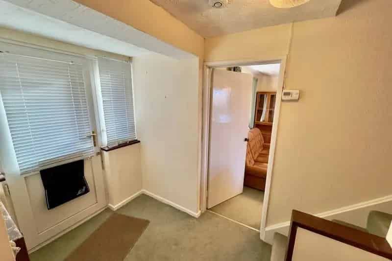 3 Bedroom End Terrace House with Garage and Garden