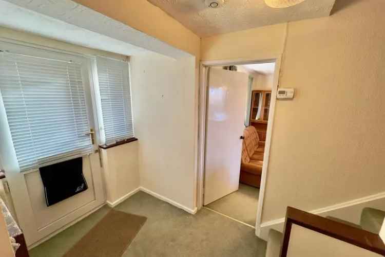 3 Bedroom End Terrace House with Garage and Garden
