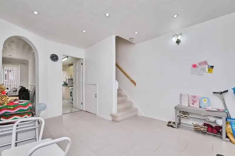 3 Bedroom House with Driveway and Garden Tyler Grove B43