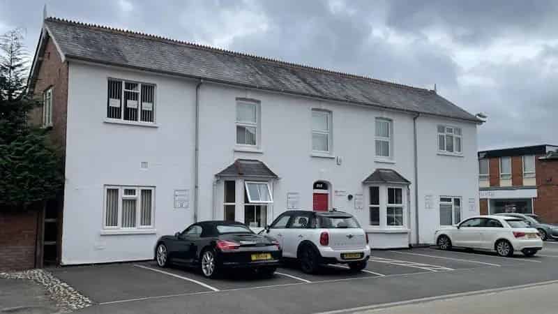 121 Albert Street Fleet Office Suites - Freehold Investment Opportunity