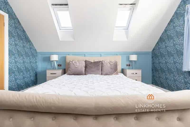 5 Bed Chalet Bungalow For Sale - 1800 Sq Ft