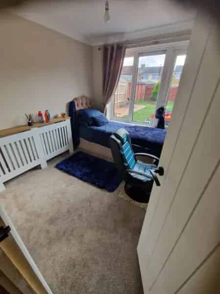 4 Bed House Near Schools Shops and Bus Stops