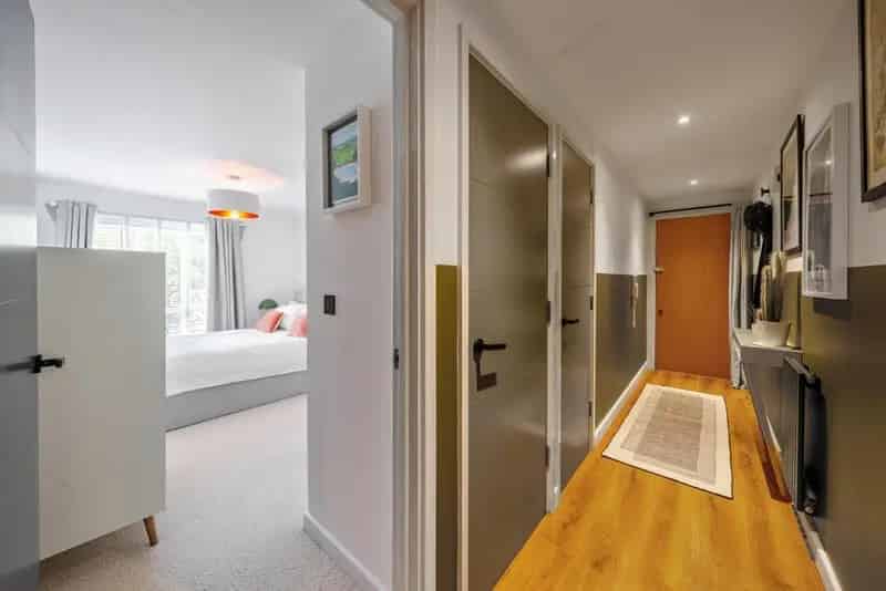 One Bedroom Flat near Burgess Park with Private Roof Terrace