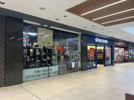 Retail Unit to Rent in Woking