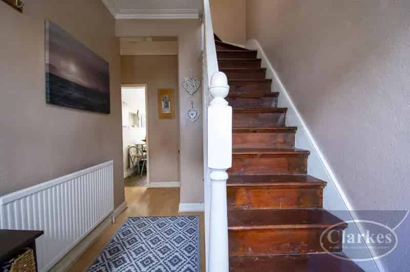 4 Bedroom House for Sale South Facing Garden Good School Catchment