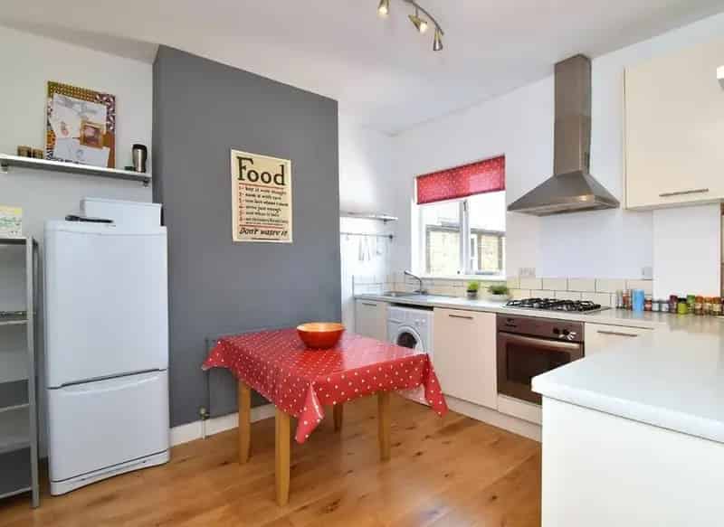 2-Bedroom Period Conversion Flat Garthorne Road