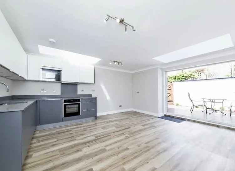 2 Bed 2 Bath Period Conversion Flat Near Crossrail