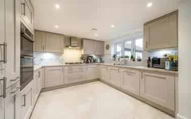 Modern 3-Bed Detached House Wellington