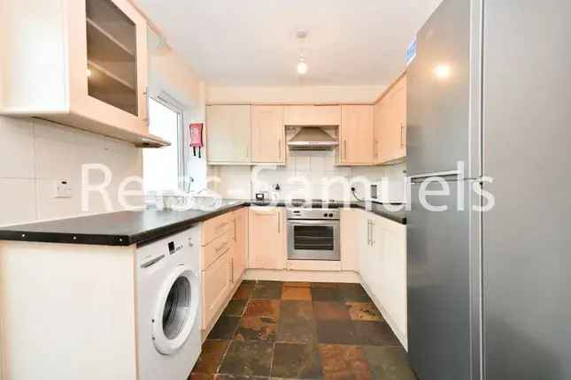 Town house to rent in Ironmongers Place, Isle Of Dogs, Canary Wharf, London E14