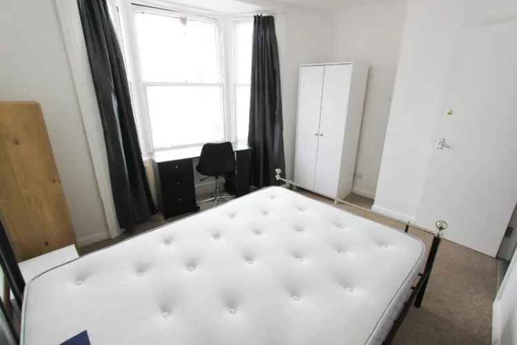 5 Bedroom Student House Near City Centre and Universities