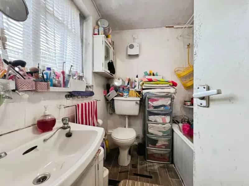 1 Bed Flat Folkestone Harbour Modernisation Required No Onward Chain