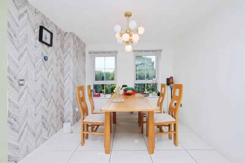 Modern Four Bedroom Detached Home in Huntington