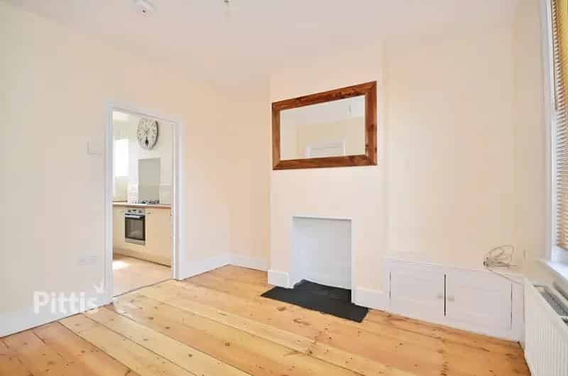 2 bedroom end of terrace house to rent