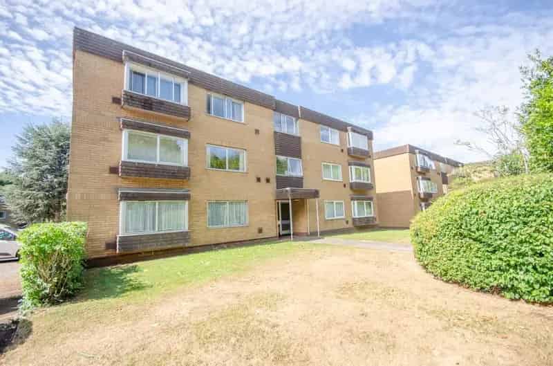 2 Bedroom Flat for Sale - Ground Floor, Garage, Balcony