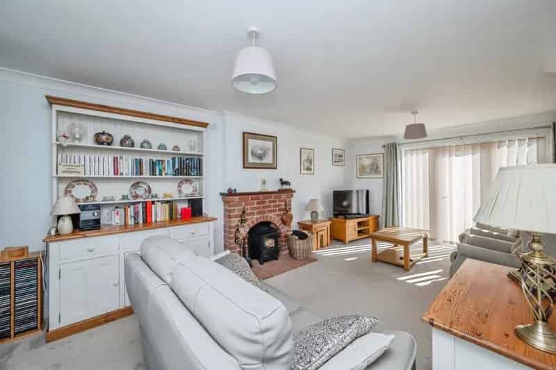 Detached Home in Little London with Garden and Garage