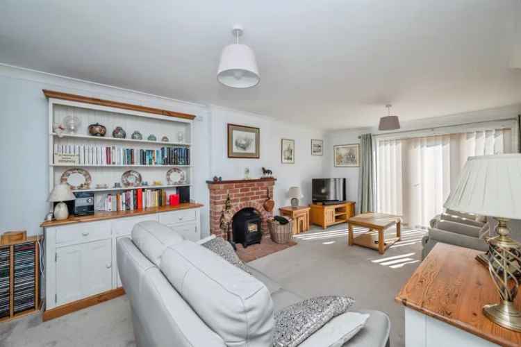 Detached Home in Little London with Garden and Garage