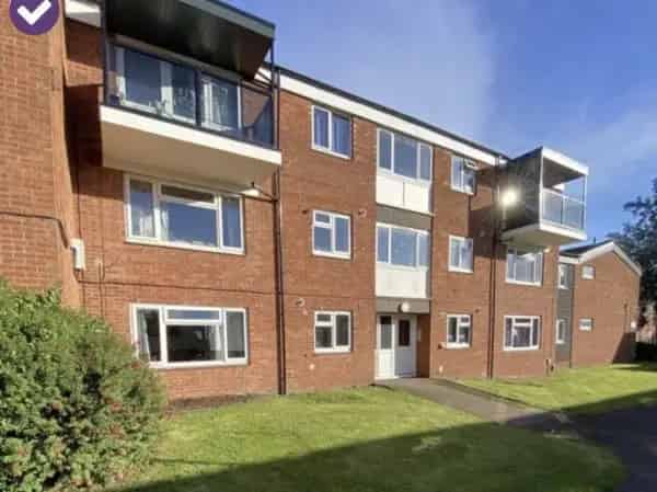 Spacious Ground Floor Flat Lichfield City Centre Tesco Aldi Train Station