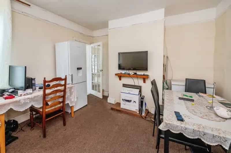 4 Bedroom End Terrace House For Sale