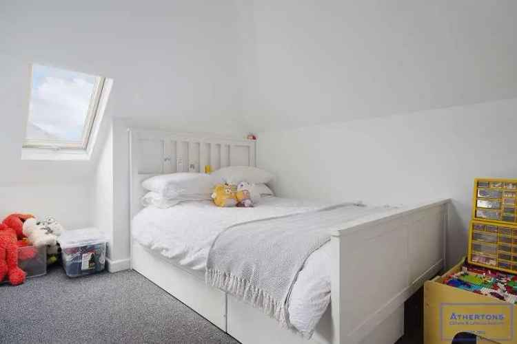 4 Bed House with 1 Bed Studio Detached Family Home