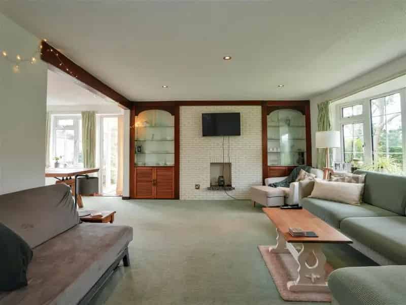 4 Bedroom Bungalow For Sale - Modernisation Project
