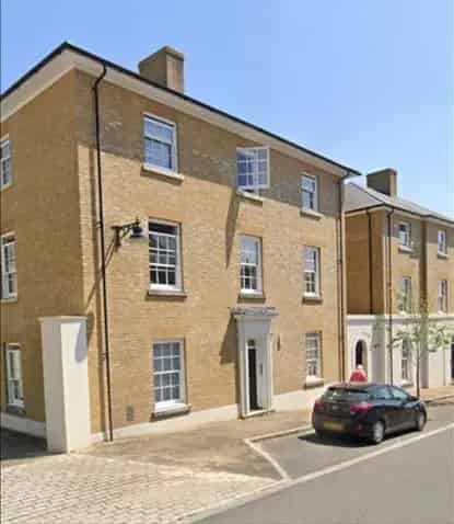Spacious 2 Bed Ground Floor Flat Wheelchair Friendly Allocated Parking