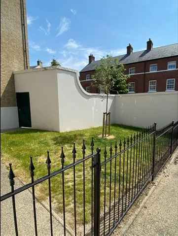 Spacious 2 Bed Ground Floor Flat Wheelchair Friendly Allocated Parking