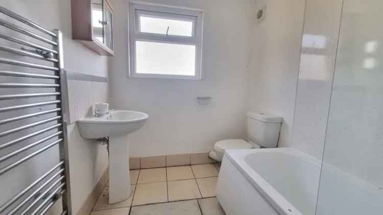 4 Bedroom Maisonette Near Hospital - Unfurnished